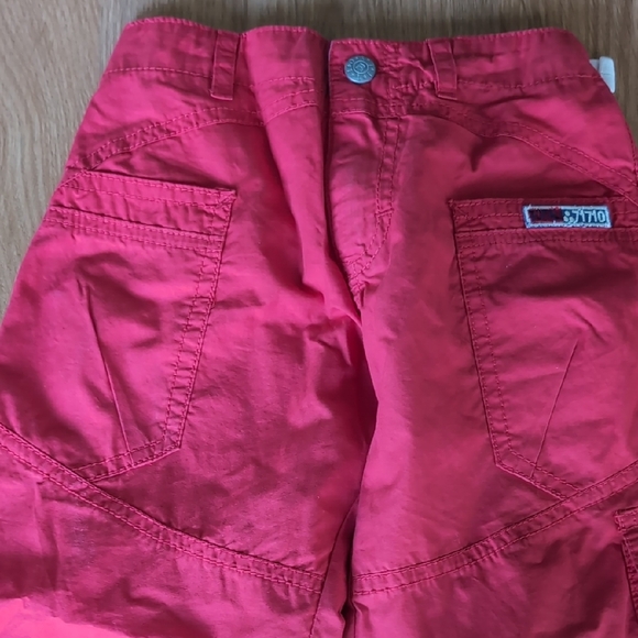 Oilily Red and Blue Shorts with Cargo Style and Comfortable Fit - Picture 8 of 9